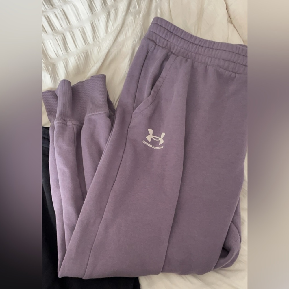 UA Joggers Lavender.